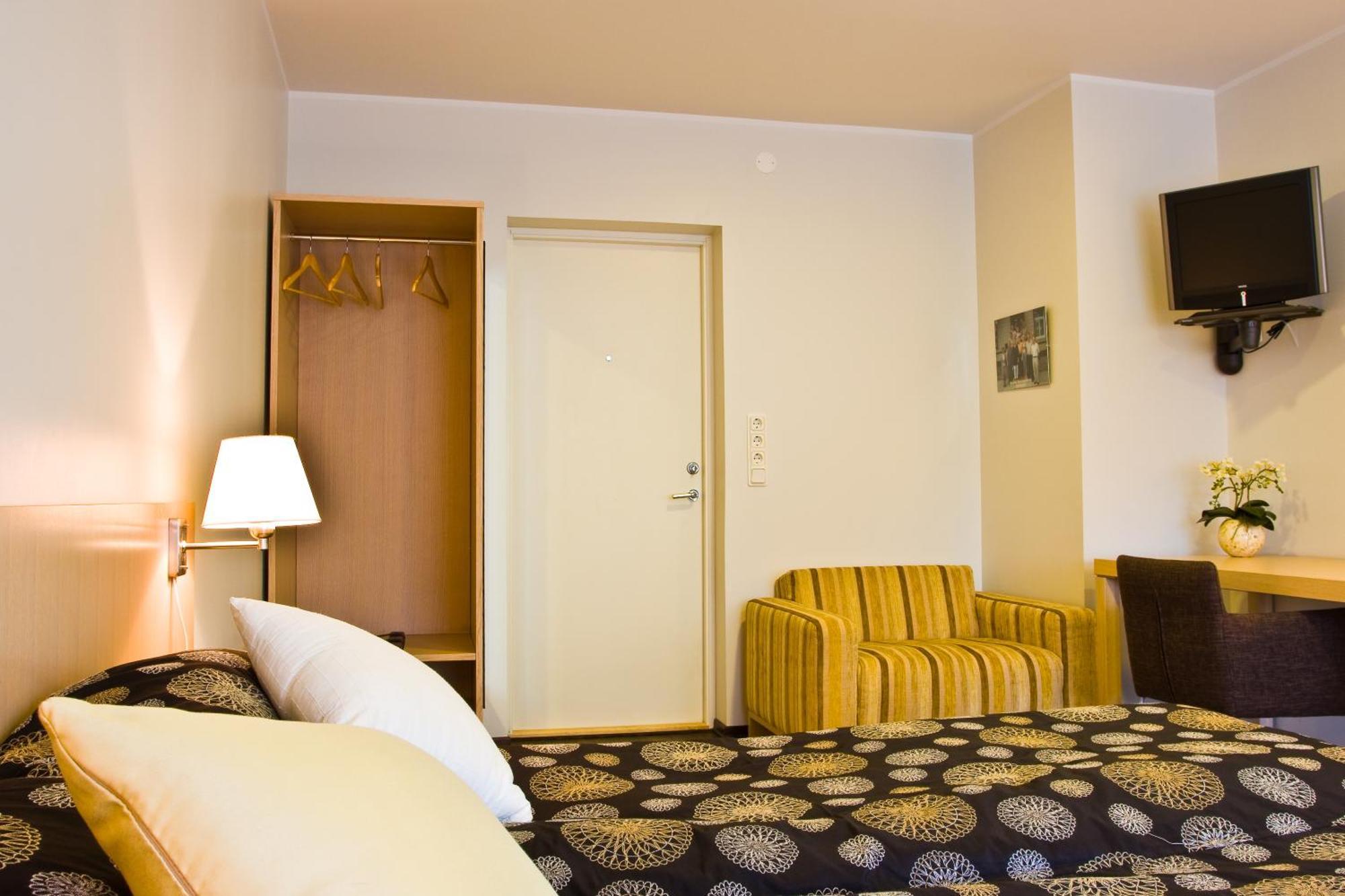 Art Hotell Rakvere Bagian luar foto