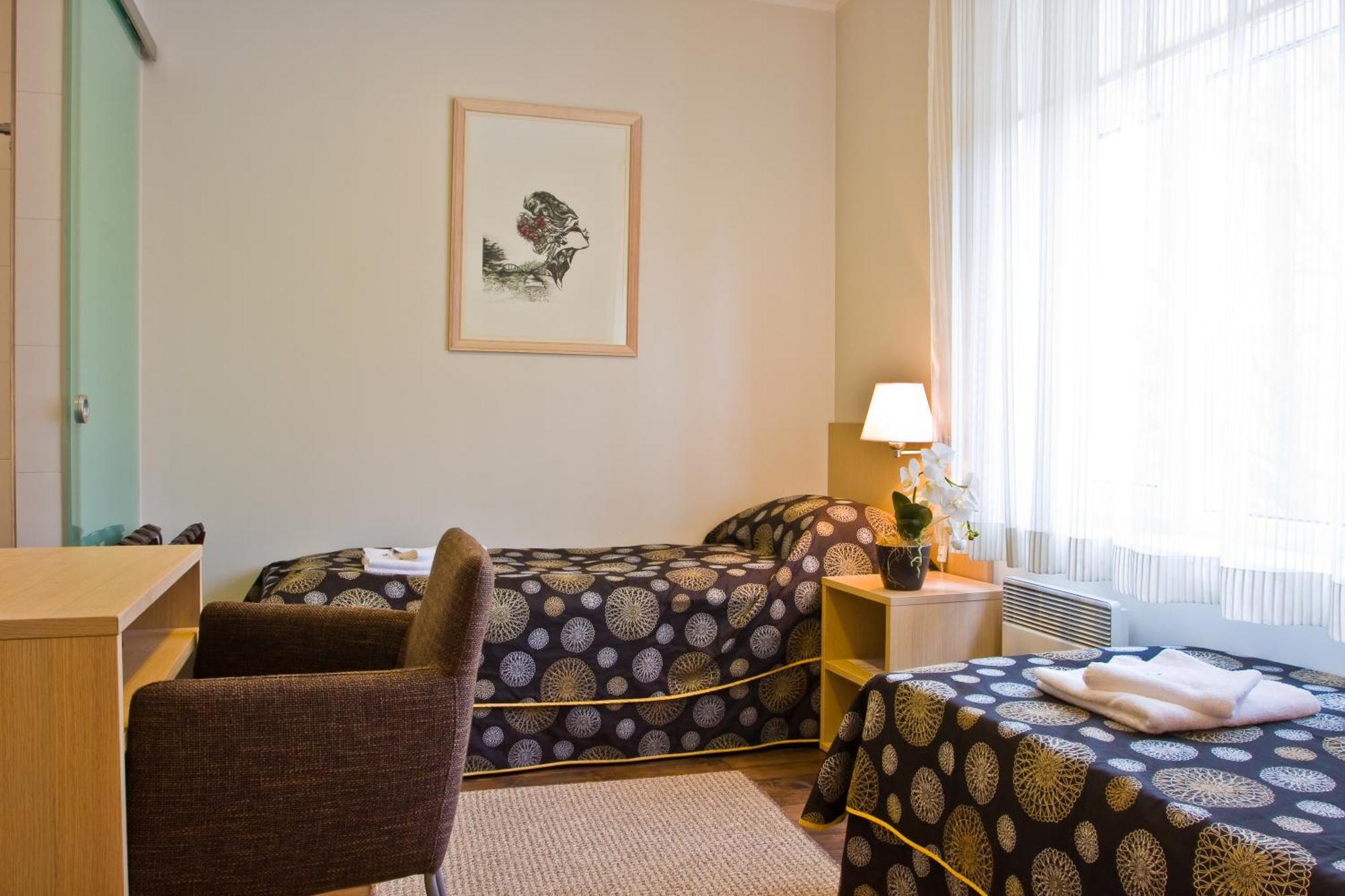 Art Hotell Rakvere Bagian luar foto