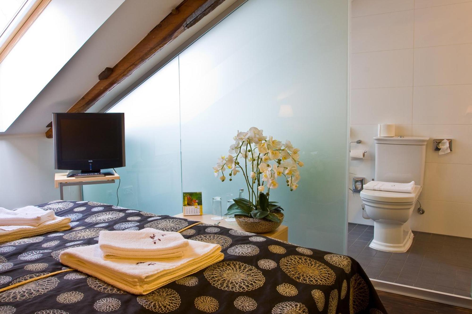Art Hotell Rakvere Bagian luar foto